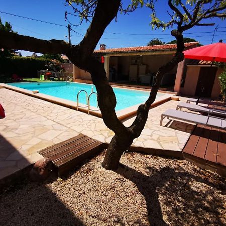 Gites Avec Grande Piscine Et Sa Terrasse Privative Bernis Ngoại thất bức ảnh