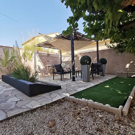 Gites Avec Grande Piscine Et Sa Terrasse Privative Bernis Ngoại thất bức ảnh