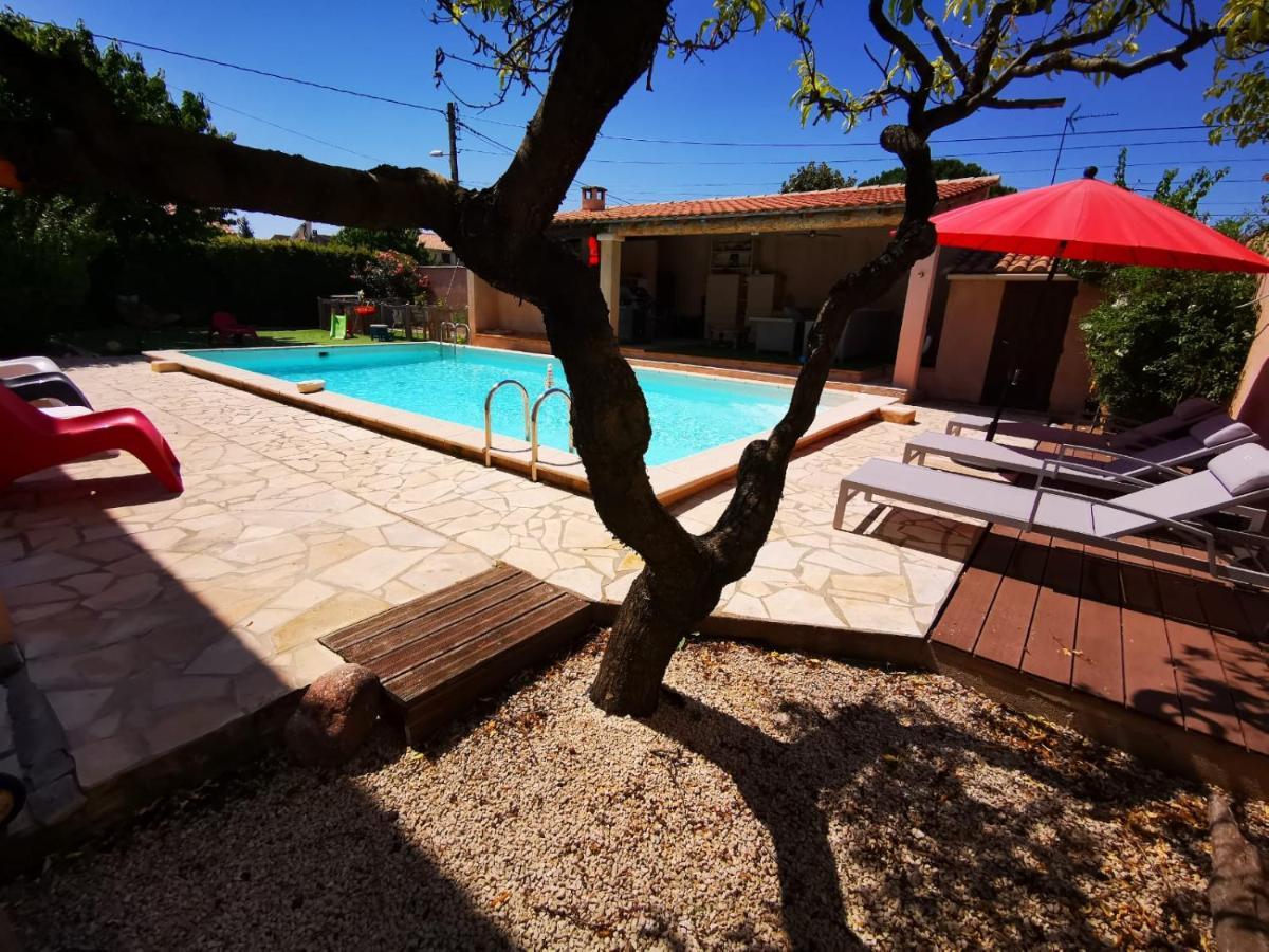 Gites Avec Grande Piscine Et Sa Terrasse Privative Bernis Ngoại thất bức ảnh