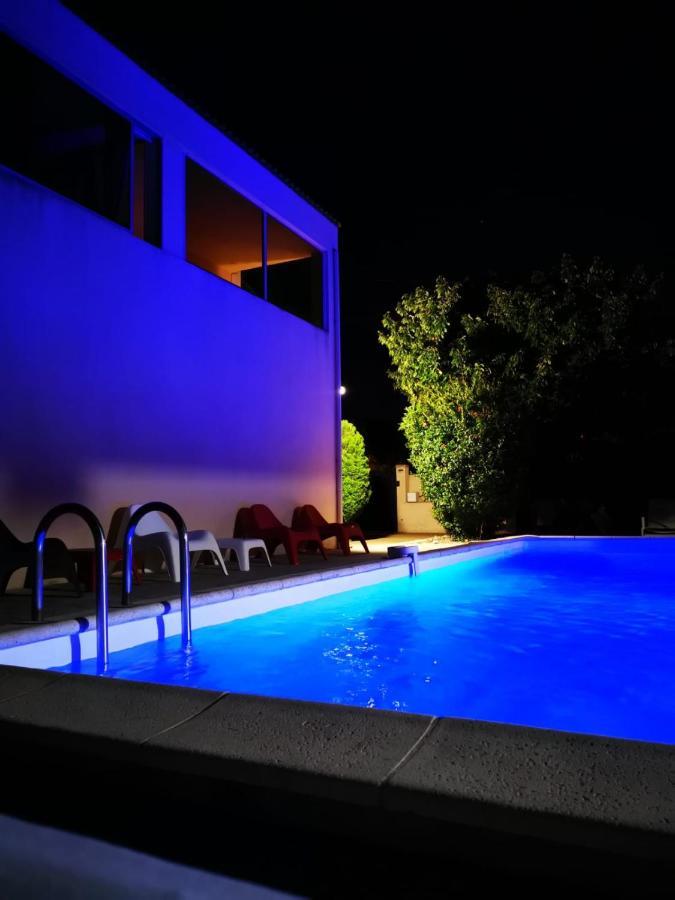Gites Avec Grande Piscine Et Sa Terrasse Privative Bernis Ngoại thất bức ảnh