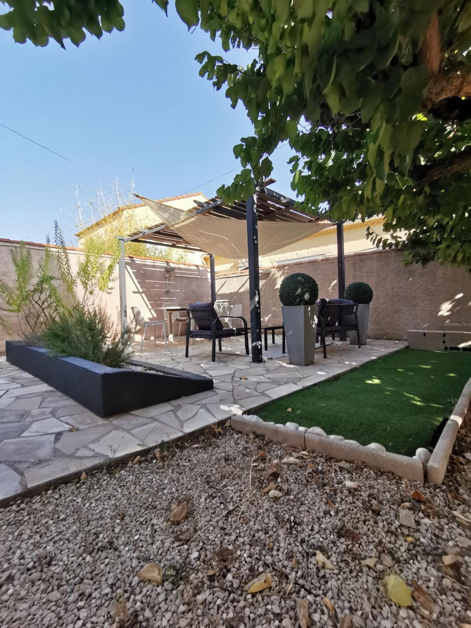 Gites Avec Grande Piscine Et Sa Terrasse Privative Bernis Ngoại thất bức ảnh