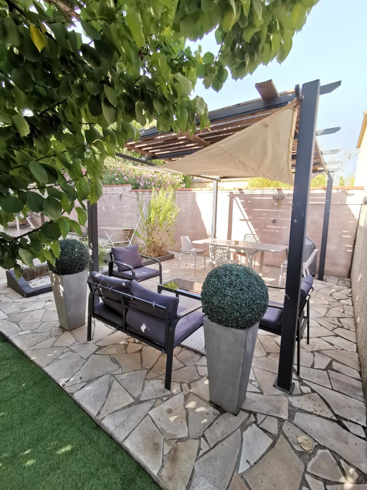 Gites Avec Grande Piscine Et Sa Terrasse Privative Bernis Ngoại thất bức ảnh